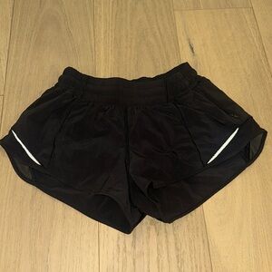 Lulu Lemon Hotty Hot High-Rise Lined Short 2.5"
